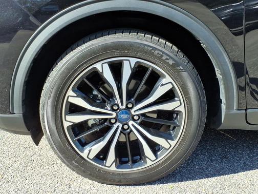 Agate Black Metallic 2021 Ford Escape SE