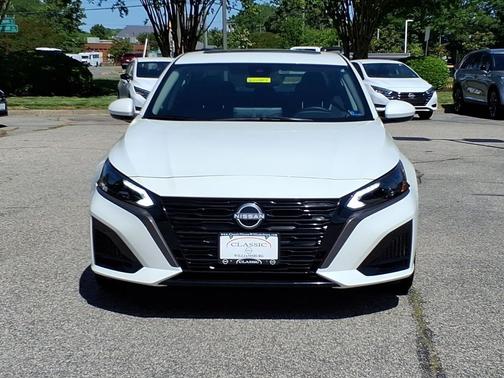 Pearl White Tricoat 2026 Nissan Altima SV FWD
