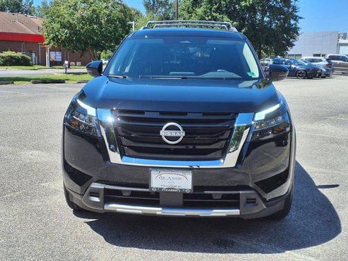 2025 Nissan Pathfinder SL 4WD