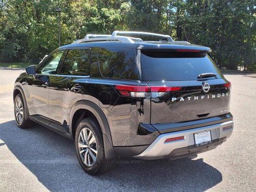 2025 Nissan Pathfinder SL 4WD