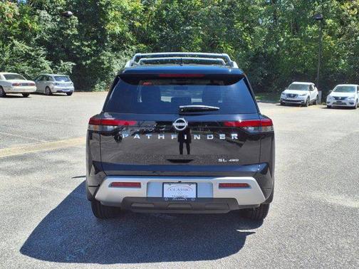 2025 Nissan Pathfinder SL 4WD