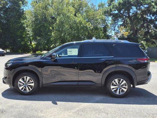 2025 Nissan Pathfinder SL 4WD