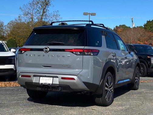 2025 Nissan Pathfinder Platinum 4WD