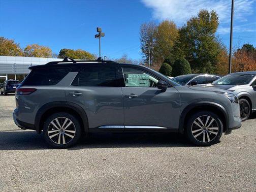 2025 Nissan Pathfinder Platinum 4WD