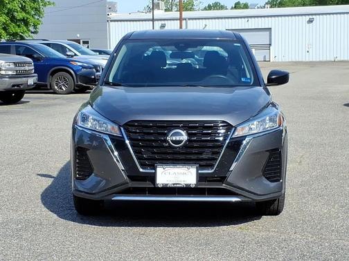 Gun Metallic 2024 Nissan Kicks S
