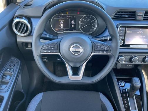 Gun Metallic 2025 Nissan Versa 1.6 SV