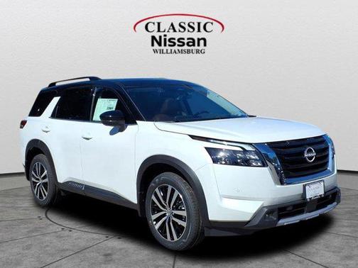 2025 Nissan Pathfinder Platinum 4WD