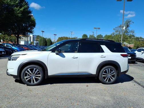 2025 Nissan Pathfinder Platinum 4WD