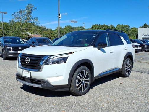 2025 Nissan Pathfinder Platinum 4WD