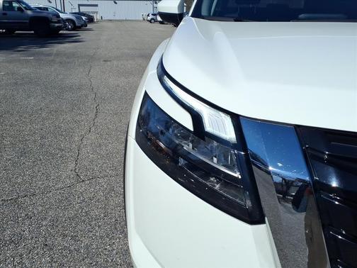 2025 Nissan Pathfinder SV 4WD