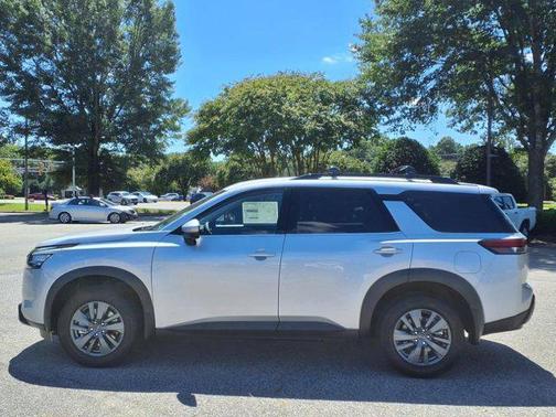 2025 Nissan Pathfinder SV FWD