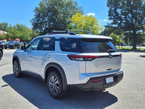 2025 Nissan Pathfinder SV FWD