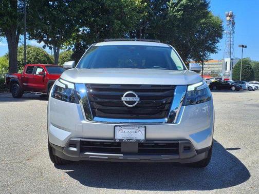 2025 Nissan Pathfinder SV FWD