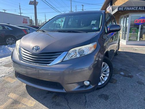 2013 Toyota Sienna XLE
