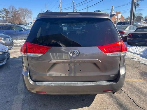 2013 Toyota Sienna XLE