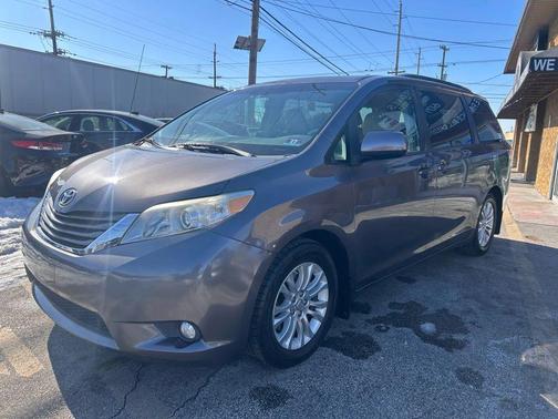 2013 Toyota Sienna XLE