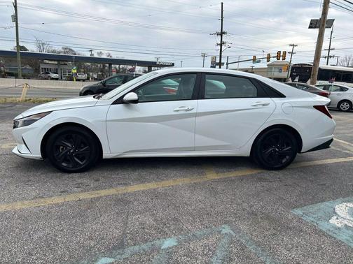 2021 Hyundai ELANTRA SEL