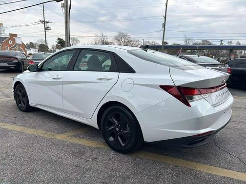 2021 Hyundai ELANTRA SEL