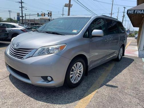 2015 Toyota Sienna XLE