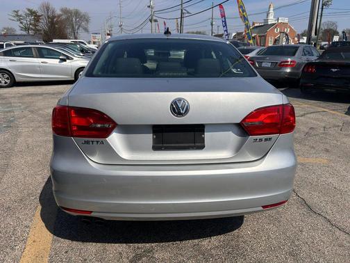 Reflex Silver Metallic 2012 Volkswagen Jetta SE