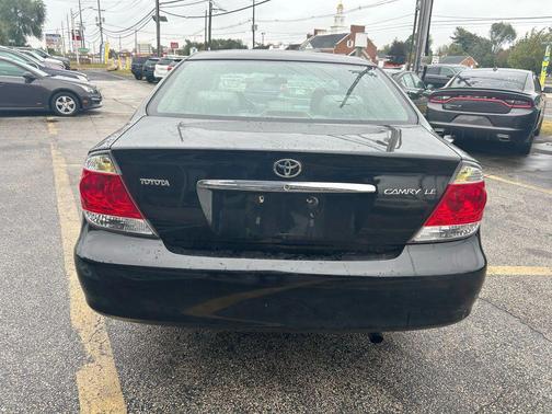 2005 Toyota Camry LE