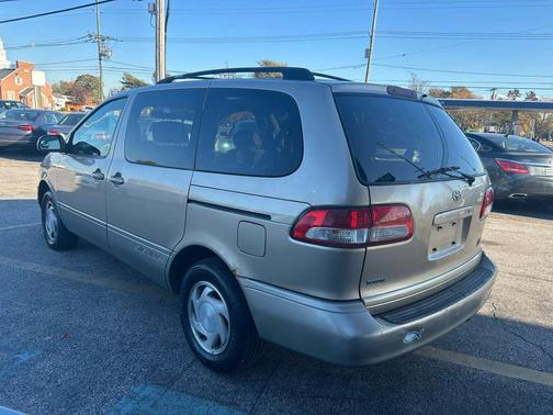 2002 Toyota Sienna LE