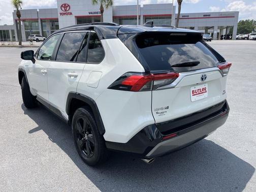 2020 Toyota RAV4 Hybrid SE