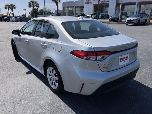 Silver (Classic Silver Metallic) 2025 Toyota Corolla LE