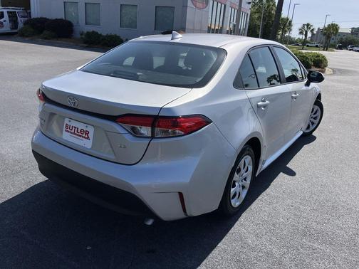 Silver (Classic Silver Metallic) 2025 Toyota Corolla LE