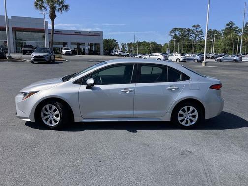 Silver (Classic Silver Metallic) 2025 Toyota Corolla LE