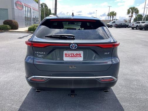 Gray (Coastal Gray Metallic) 2023 Toyota Venza XLE