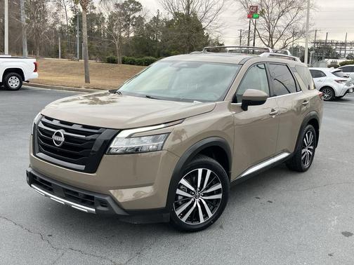 2023 Nissan Pathfinder Platinum FWD