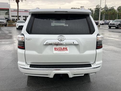 White (Wind Chill Pearl) 2024 Toyota 4Runner Limited