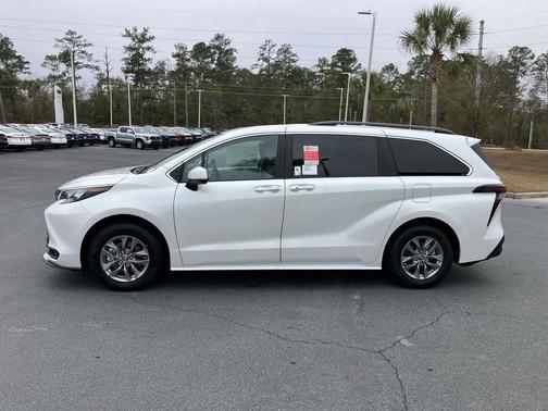 2026 Toyota Sienna XLE