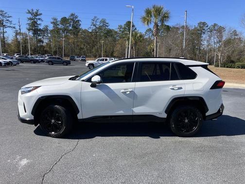 2022 Toyota RAV4 Hybrid SE