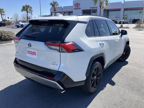 2022 Toyota RAV4 Hybrid SE
