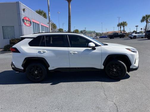 2022 Toyota RAV4 Hybrid SE