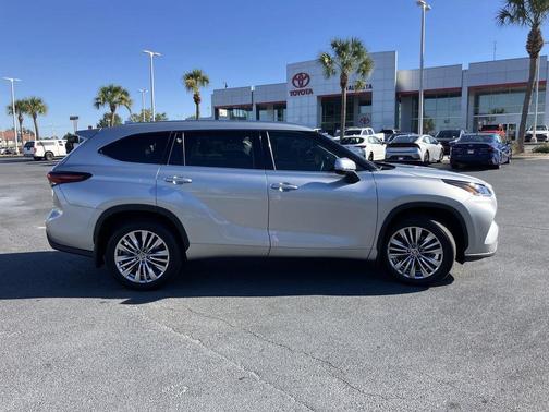 2024 Toyota Highlander Platinum