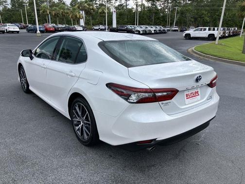 2022 Toyota Camry Hybrid XLE