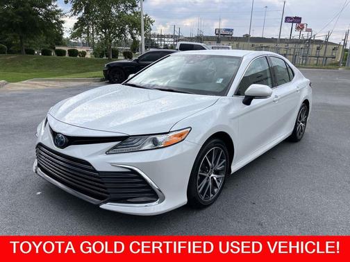 2022 Toyota Camry Hybrid XLE