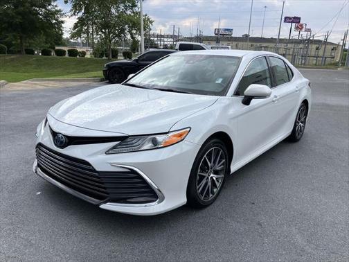 2022 Toyota Camry Hybrid XLE