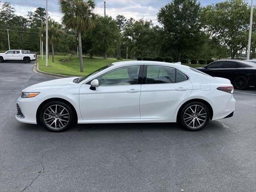 2022 Toyota Camry Hybrid XLE