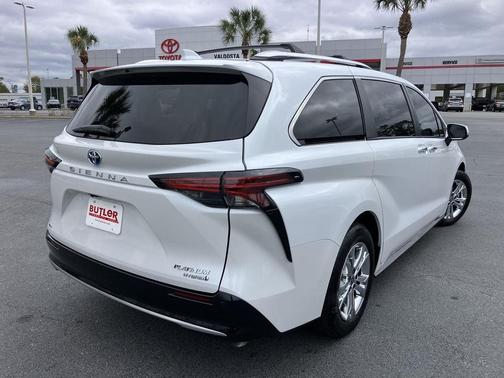 2023 Toyota Sienna Platinum
