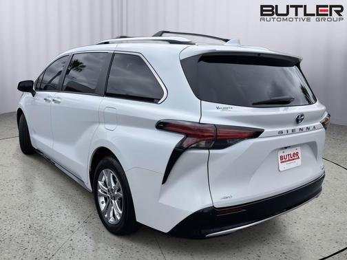 2023 Toyota Sienna Platinum