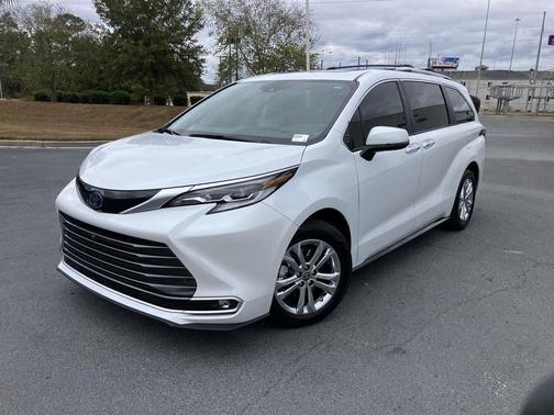 2023 Toyota Sienna Platinum