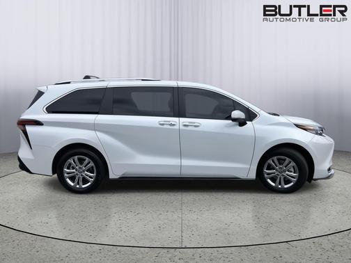 2023 Toyota Sienna Platinum