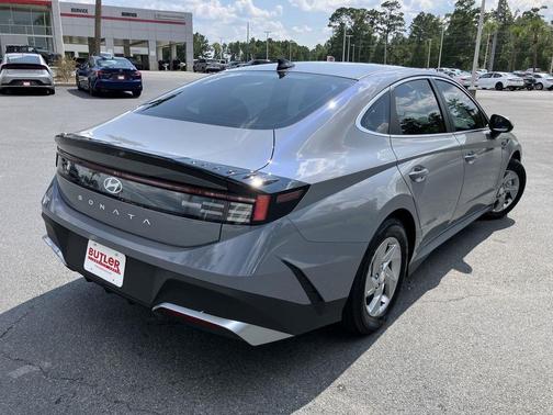 2025 Hyundai SONATA SE