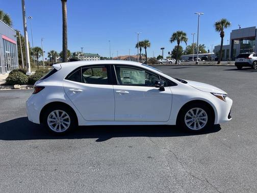 2026 Toyota Corolla Hatchback SE