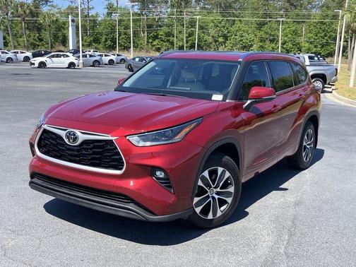 Red (Ruby Flare Pearl) 2021 Toyota Highlander XLE