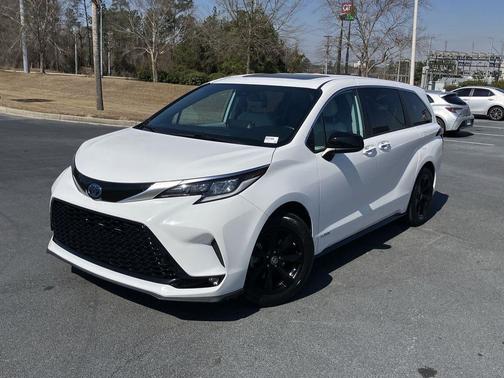 2021 Toyota Sienna XSE 7 Passenger